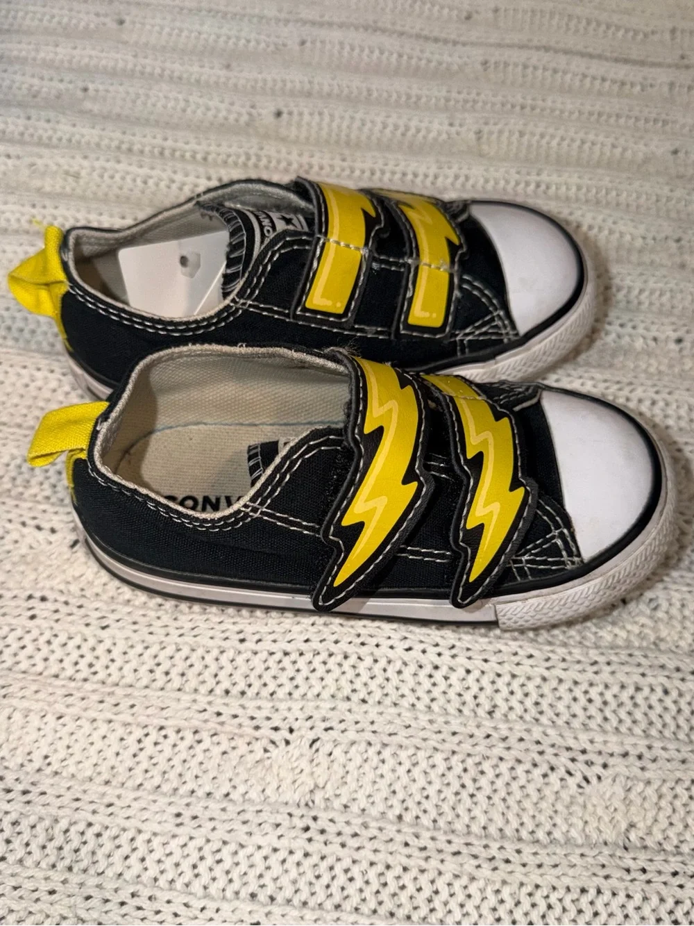 Converse Kids Black & Yellow Lightning Slip-On Sneakers infant size 6